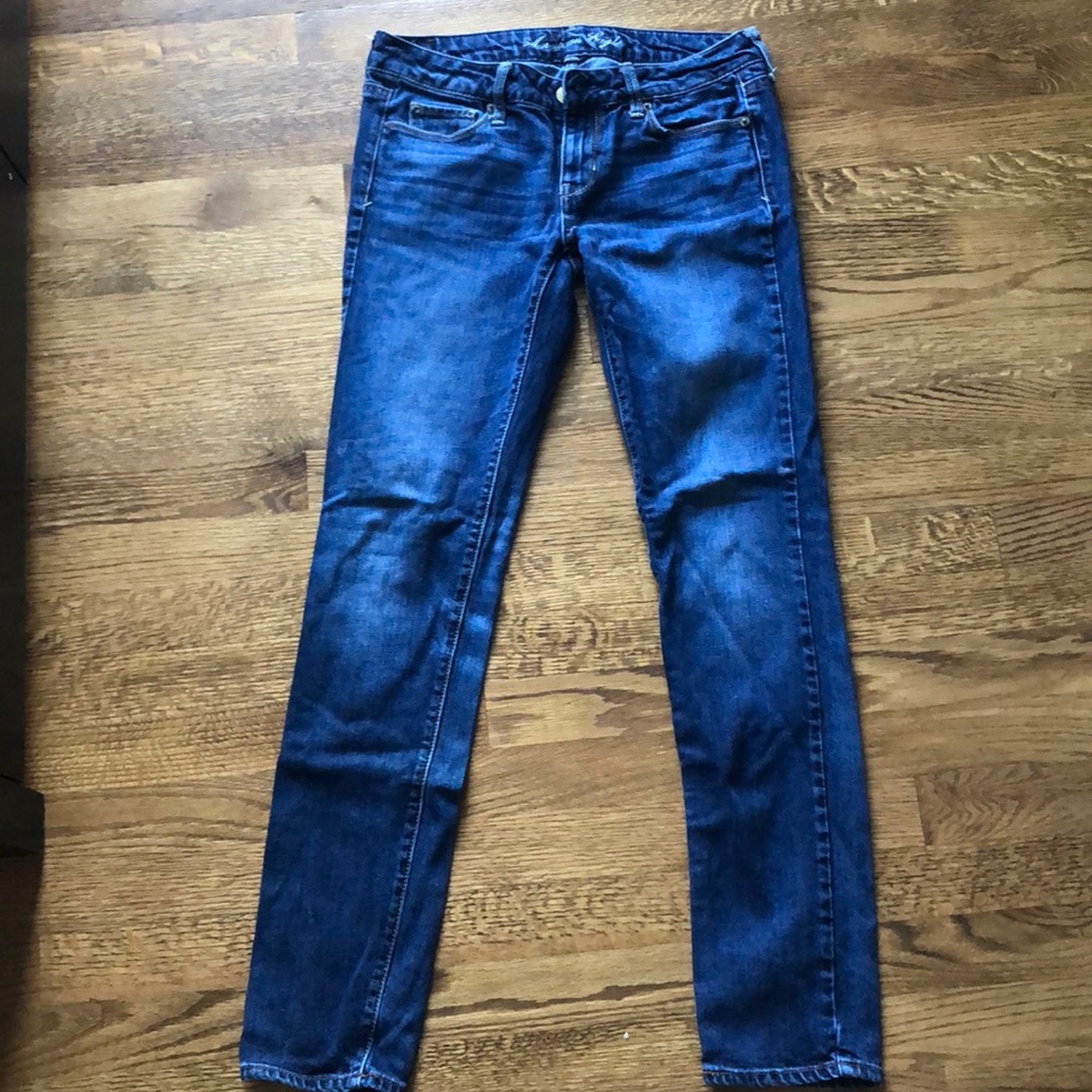 Size 4 indigo American Eagle Skinny Jeans